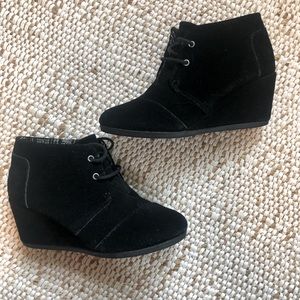 Toms Desert Wedge Bootie black suede Size 7